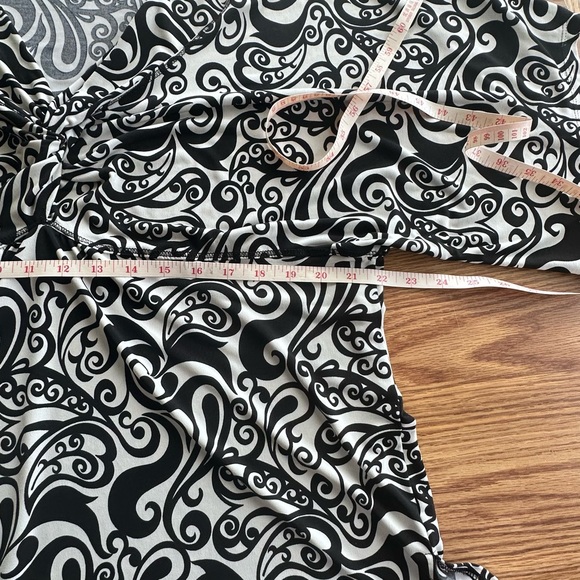 Cha Cha Vente Black and White Swirl Blouse, 2X, pit-to-pit 22” - Picture 3 of 5